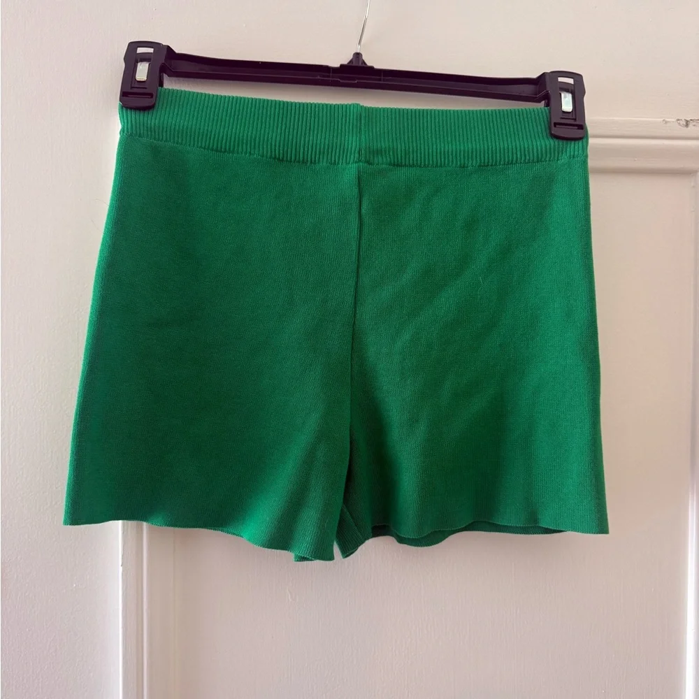Amazon Green Knit Crop Top and High-Waist Shorts Set - Picture 3 of 5